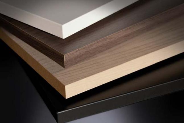 Fita de borda: o guia que explica espessuras, materiais e colas para reconhecer qualidade em qualquer móvel planejado