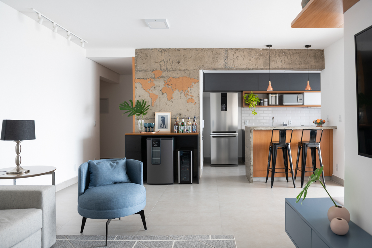 Cozinha americana com acabamentos modernos