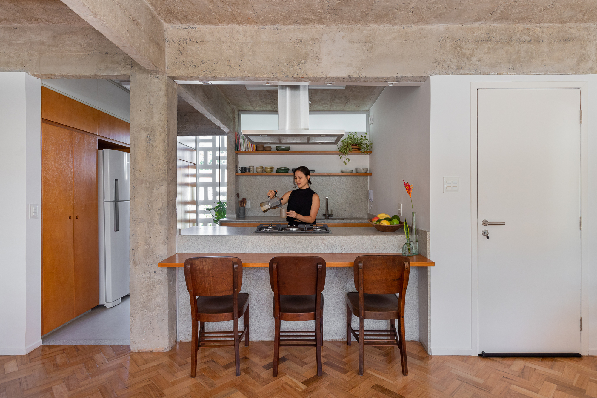 Cozinha americana integrada com sala de estar