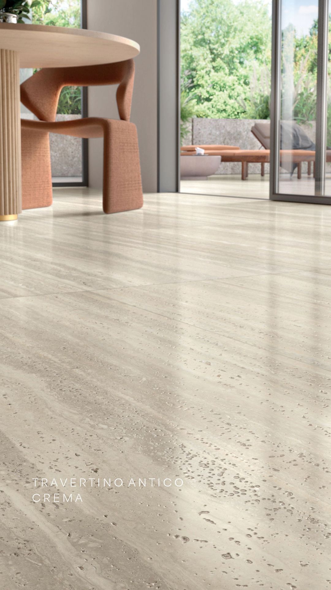 Piso Travertino visto de perto mostrando imperfeições e porosidade naturais